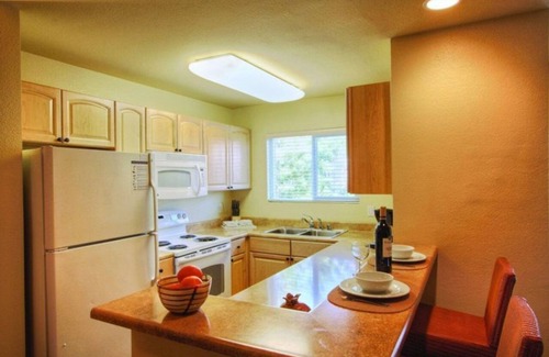 Las Vegas Condo | Stylish 2-BR Condo Oasis Near the LV Strip – Special Offer Now!
