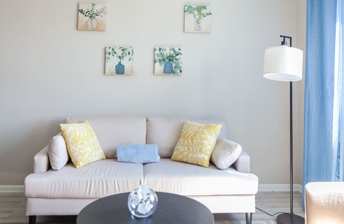 Downtown Hartford Apartment | Stylish 2 BR walkout Apartment in DT