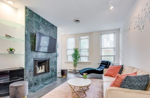 Church and Wellesley Apartment | Stylish 2 Storey 2BR in Downtown Toronto