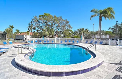 South Bradenton Condo | Stylish 2B-2B Condo near AMI, Beaches & IMG