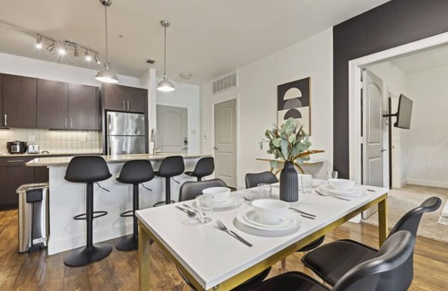 Frisco Apartment | Stylish 2B near Legacy West, Wi-Fi, Fitness, Pool