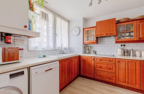 Larkhall Apartment | Stylish 2BD Home with Private Garden, Nine Elms