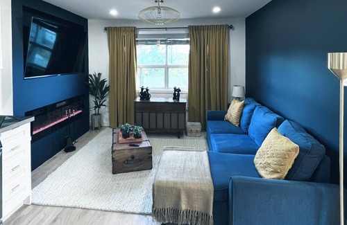 Fairbank House | Stylish 2BDRM 3BED