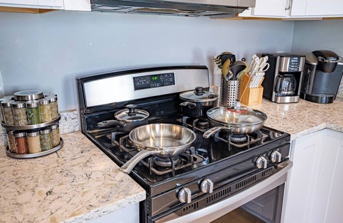St. Louis House | Stylish 2BR/2BA House in The Grove w/Free Parking