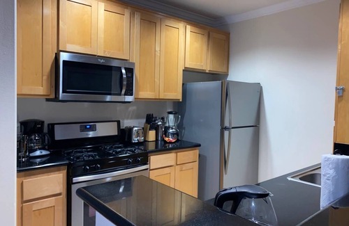 Downtown Los Angeles Apartment | Stylish 2BR/2BA Urban Getaway