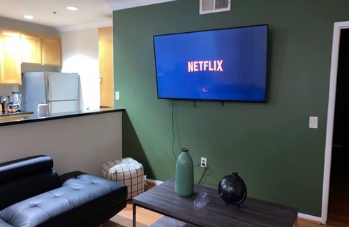 Downtown Los Angeles Apartment | Stylish 2BR/2BA Urban Getaway