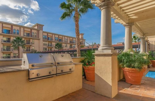 Downtown Los Angeles Apartment | Stylish 2BR/2BA Urban Getaway