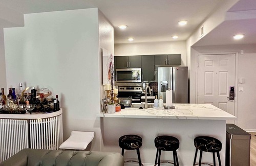 Little Italy Apartment | Stylish 2BR Apartment in Little Italy