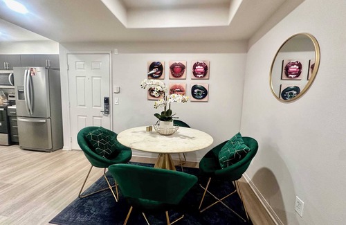 Little Italy Apartment | Stylish 2BR Apartment in Little Italy