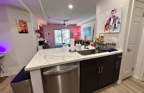 Little Italy Apartment | Stylish 2BR Apartment in Little Italy