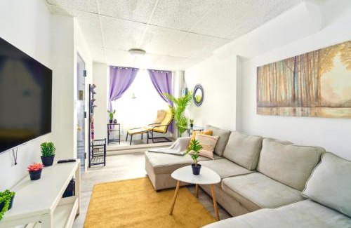 Chinatown Apartment | Stylish 2BR Apartment-walk to China Town