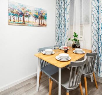 Chinatown Apartment | Stylish 2BR Apartment-walk to China Town