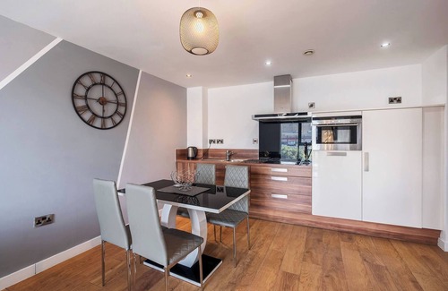 Sheffield City Centre Apartment | Stylish 2BR Apt in City Centre, Sleeps 6