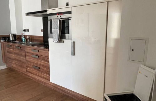 Sheffield City Centre Apartment | Stylish 2BR Apt in City Centre, Sleeps 6