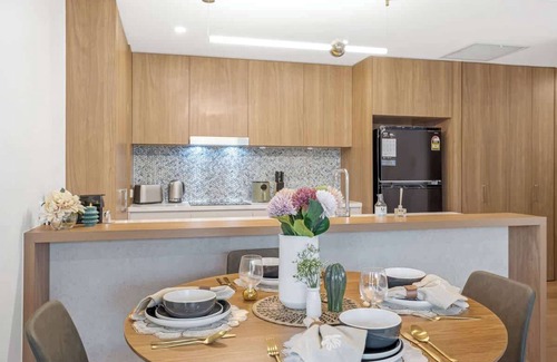 Kangaroo Point Apartment | Stylish 2BR by The Gabba | Sleeps 6 + BBQ