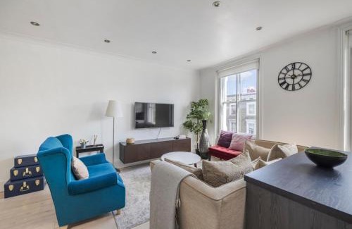 Redcliffe Apartment | Stylish 2BR Chelsea Penthouse with Private Rooftop