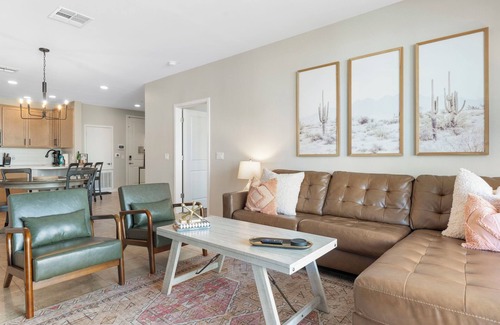 Ocotillo Condo | Stylish 2BR Condo in Chandler - Resort Pool, Steam Room, Walk to Cafés - 30+ day