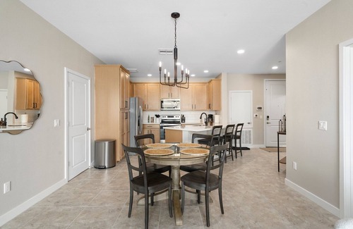 Ocotillo Condo | Stylish 2BR Condo in Chandler - Resort Pool, Steam Room, Walk to Cafés - 30+ day