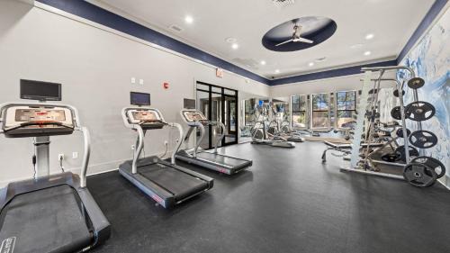 Tampa Apartment | Stylish 2br Corporate Stay Pool Balcony #2