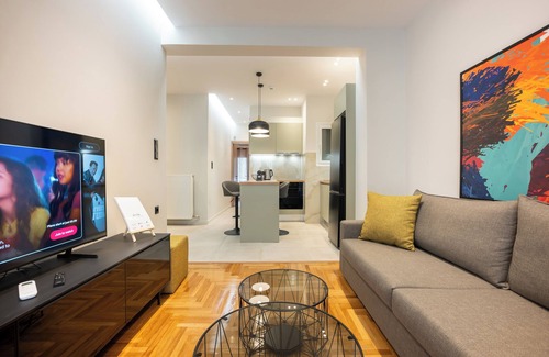 Ampelokipoi Apartment | Stylish 2BR flat near hospital & Panormou metro station