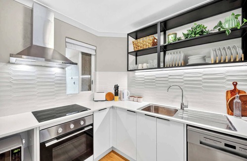 Fremantle Apartment | Stylish 2BR Fremantle Apartment with Pool Access