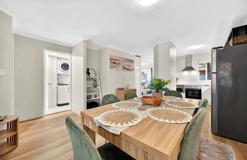 Fremantle Apartment | Stylish 2BR Fremantle Apartment with Pool Access
