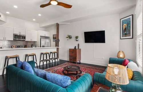 Saint Thomas Development Apartment | Stylish 2BR | Garden District | Historic Luxury