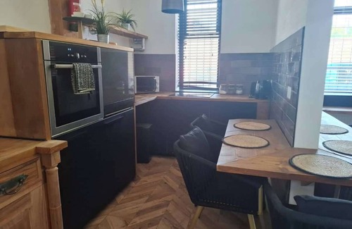 Rochdale House | Stylish 2BR Stay in Rochdale