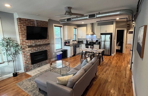 Downtown Apartment | Stylish 2BR in Downtown Durham – Walk to Dining, DPAC & Nightlife!