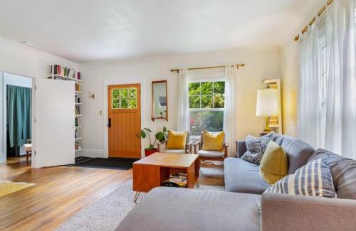 Ladd's Addition House | Stylish 2BR in Historic SE Ladds Addition