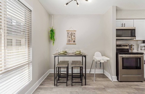 Tempe Apartment | Stylish 2BR in Tempe—5 mins to ASU, Mill Ave & Town Lake! Sleeps 4 with king & queen beds, vaulted ceilings, luxe bath, and access to gym, playground & more.