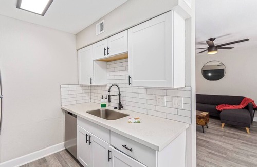 Tempe Apartment | Stylish 2BR in Tempe—5 mins to ASU, Mill Ave & Town Lake! Sleeps 4 with king & queen beds, vaulted ceilings, luxe bath, and access to gym, playground & more.