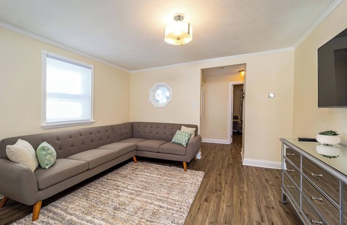 Greenwood House | Stylish 2BR n Old Town Greenwood