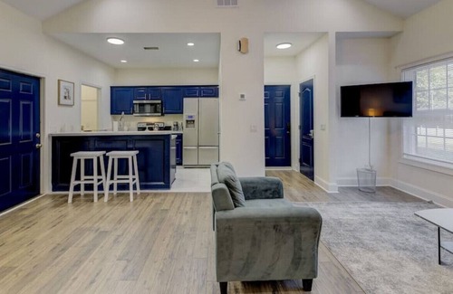 Orangeburg House | Stylish 2BR on Sylvan