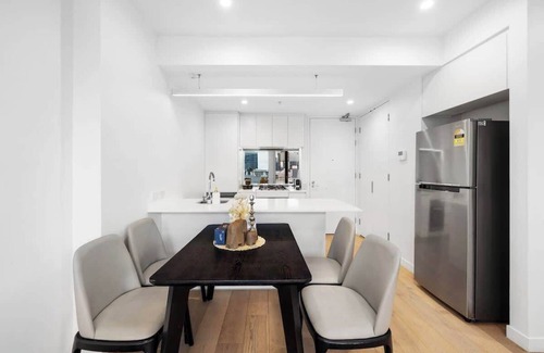 Spring Hill Apartment | Stylish 2BR Retreat Walk to shop & Local Hotspots