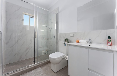 Hurstville House | Stylish 2BR Retreat | Walk to Dining & Transport