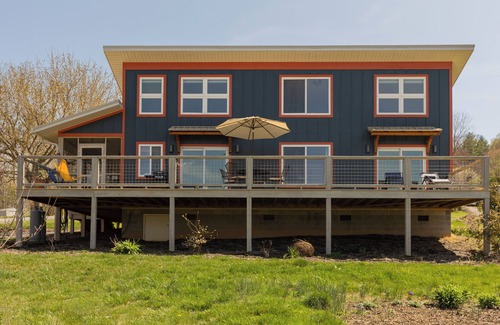 Asheville House | Stylish 2BR Retreat with Sunset Views Minutes from Downtown Asheville