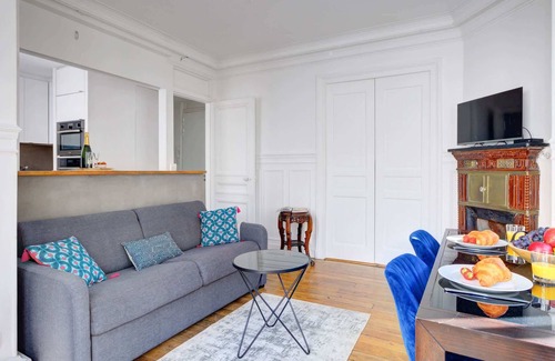 Quartier de la Place-Vendome Apartment | Stylish 2BR Steps from Louvre - Place Vendome