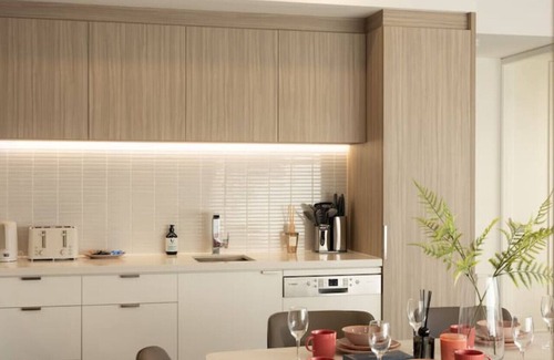 South Brisbane Apartment | Stylish 2BR Unit w/Pool & Gym in South Brisbane