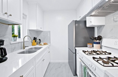 Alhambra Apartment | Stylish 2BR Unit + Parking + Near DTLA #TravelSGV
