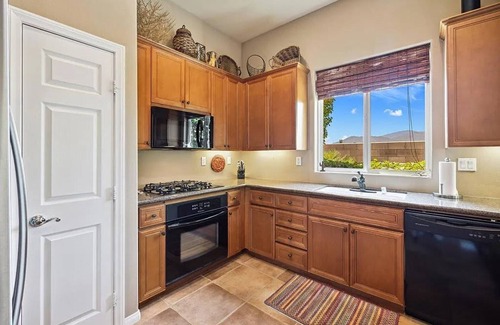 La Quinta House | Stylish 2BR w Spa Patio