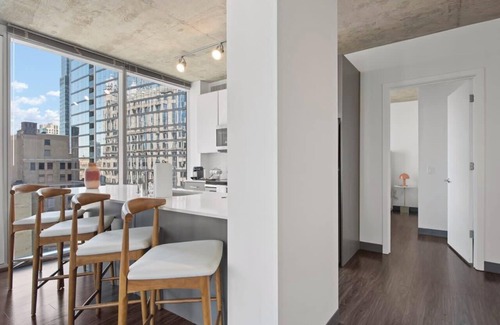 West Loop Gate Apartment | Stylish 2BR with Skyline Views Near Riverwalk