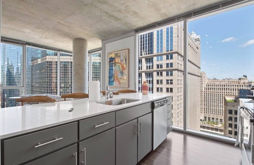 West Loop Gate Apartment | Stylish 2BR with Skyline Views Near Riverwalk