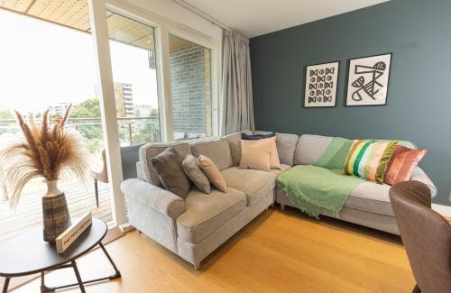 Lansbury Apartment | Stylish 3 Bed Apt Near Downtown & Free Parking