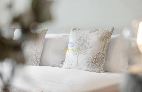 Windsor City Centre House | STYLISH 3 BED COTTAGE, WALK 2 ALL SIGHTS & HIGH ST