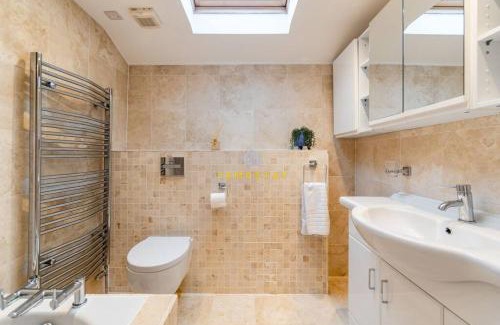 Windsor City Centre House | STYLISH 3 BED COTTAGE, WALK 2 ALL SIGHTS & HIGH ST