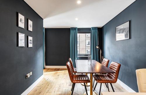Kings Cross St. Pancras Apartment | Stylish 3-Bed Flat with Balconies in Kings Cross