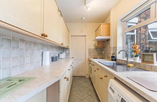 Nottingham Ski Chalet | Stylish 3-Bed Home Near Nottingham City Centre