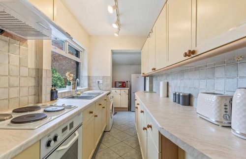 Nottingham Ski Chalet | Stylish 3-Bed Home Near Nottingham City Centre