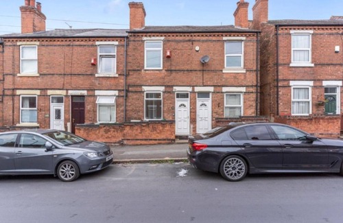 Nottingham Ski Chalet | Stylish 3-Bed Home Near Nottingham City Centre